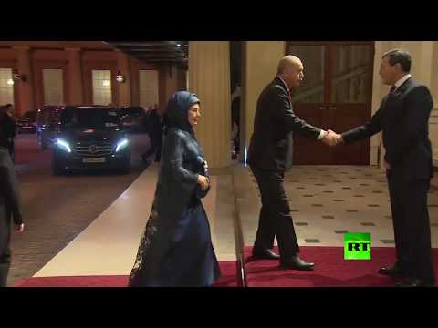 زعماء دول الناتو يصلون قصر بوكنغهام للقاء ملكة بريطانيا اليزابيث الثانية