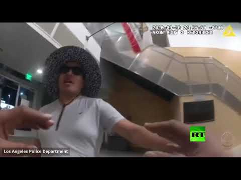 لحظة هجوم مروع على ضابط شرطة في لوس أنجلوس الأميركية