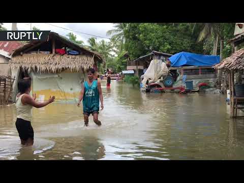 شاهد فيضانات عارمة تغمر إحدى البلدات في الفلبين بعد إعصار قوي