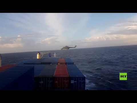 لحظة اعتراض ومداهمة قوات ألمانية لسفينة تركية في البحر المتوسط